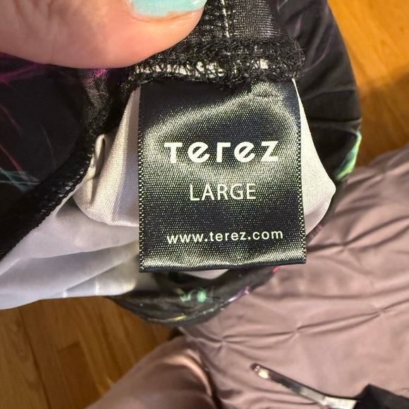 Terez - Picture 6 of 6